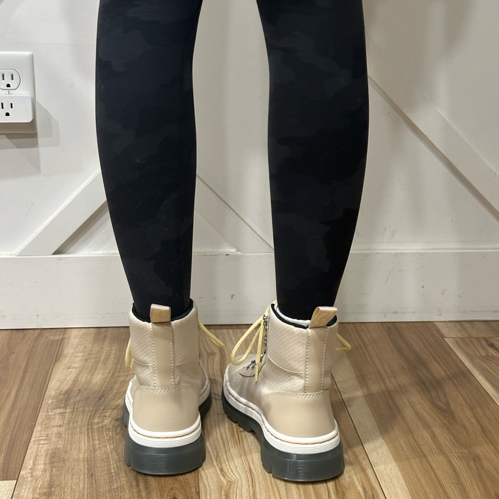 Dr Marten combat boots - Picture 4 of 8